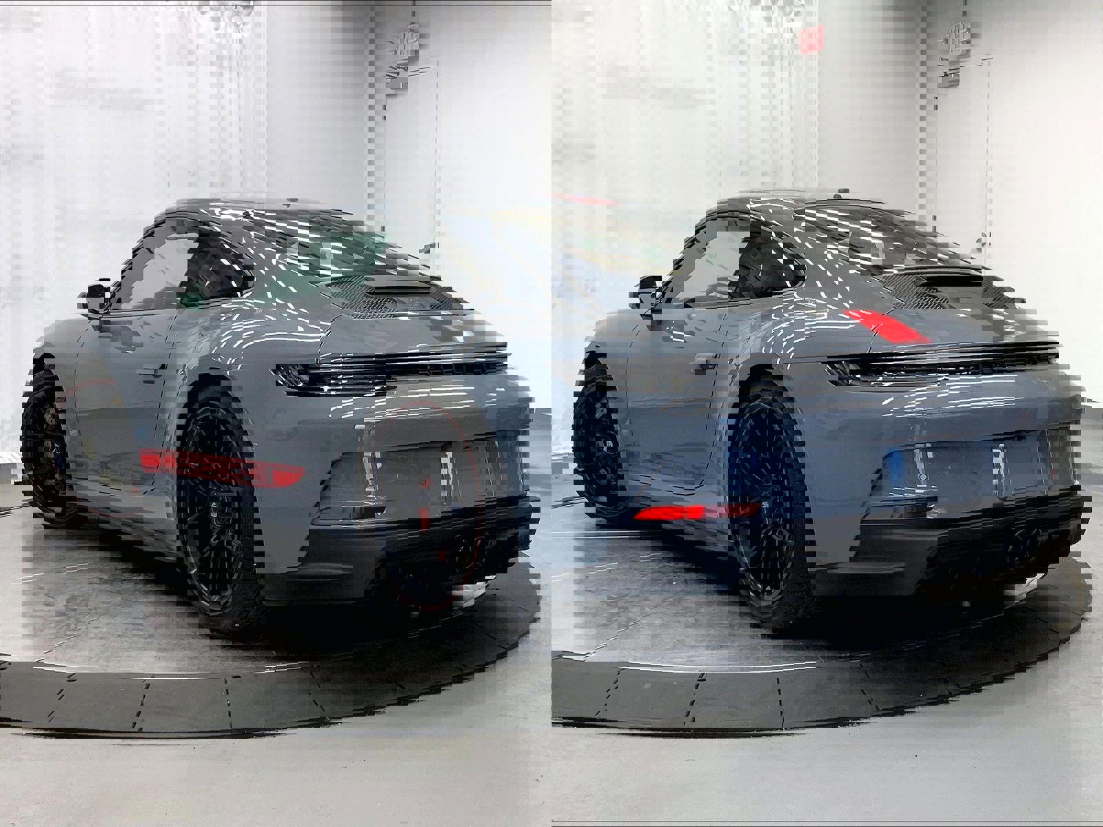 Certified 2024 Porsche 911 GT3 RWD image 3