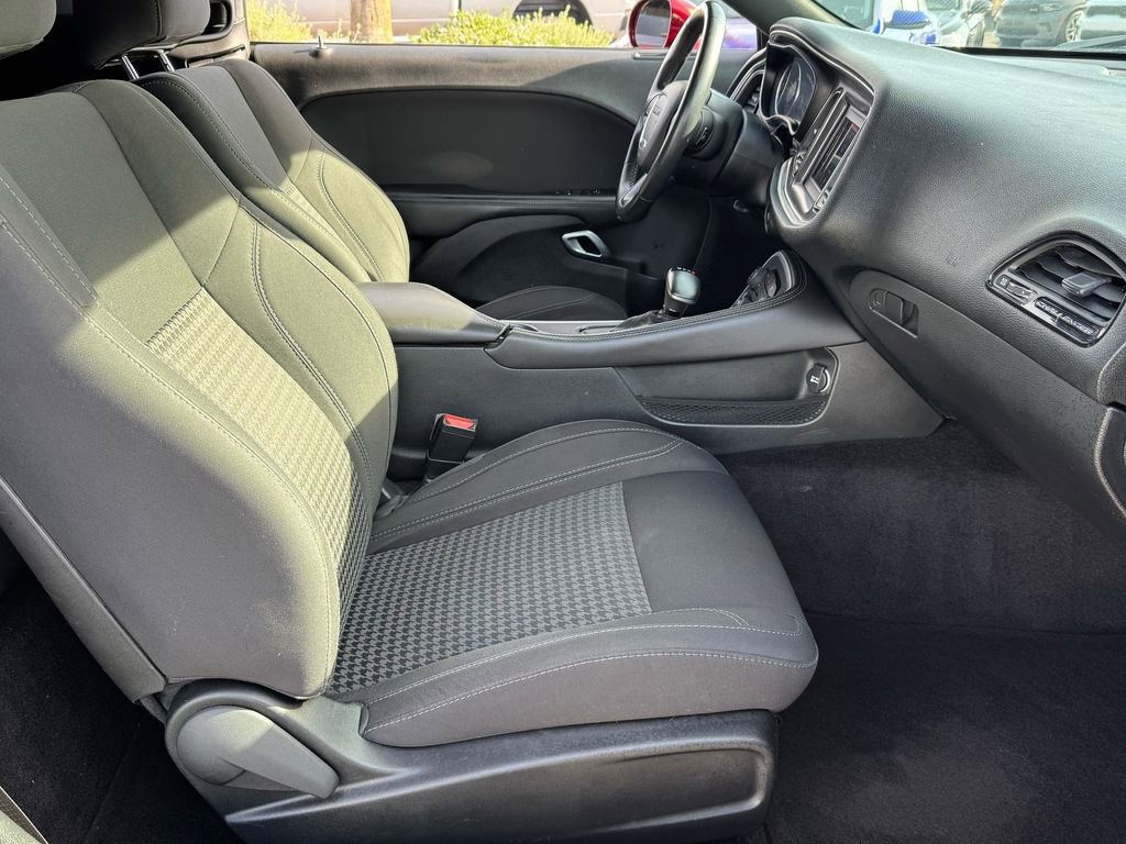 Used 2019 Dodge Challenger SXT image 18