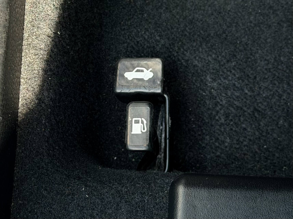 Used 2019 Toyota Corolla LE w/ Carpet Mat Package (TMS) image 18