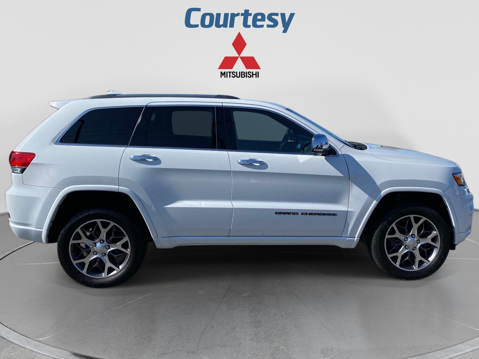 Used 2020 Jeep Grand Cherokee Overland AWD/4WD image 9