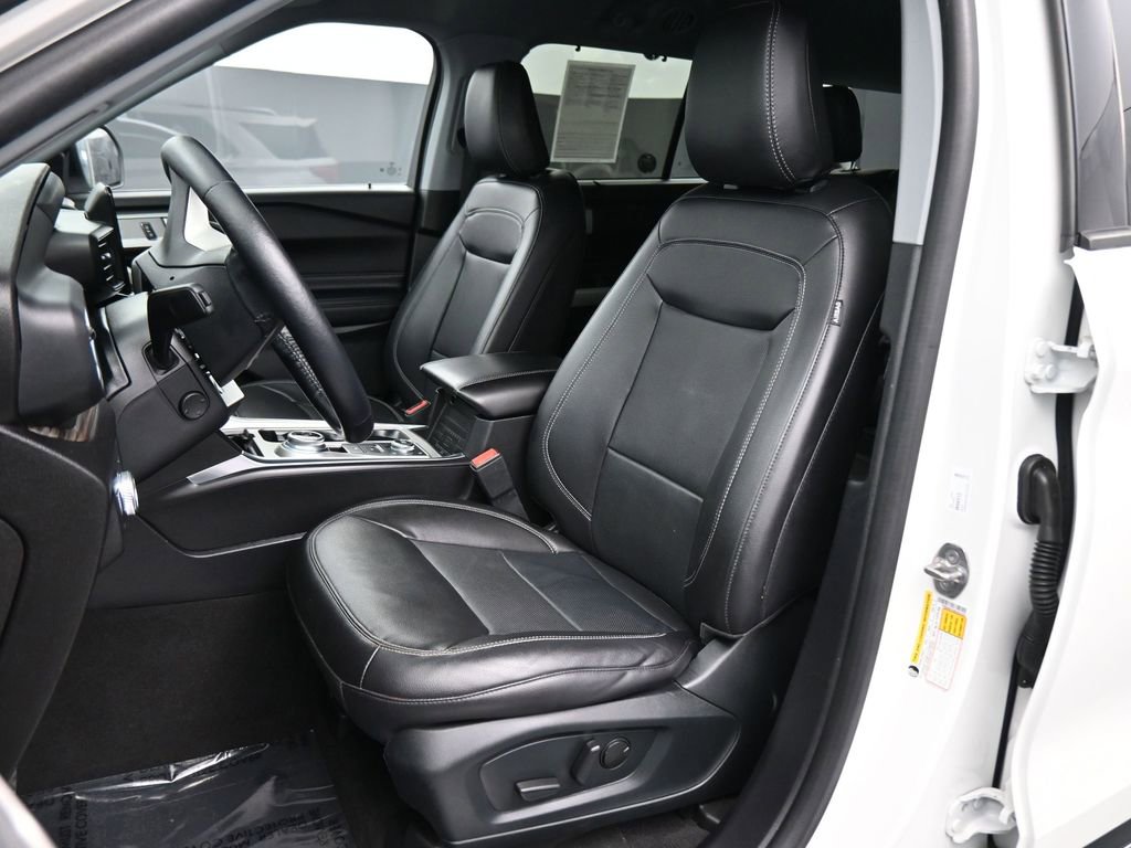 Used 2022 Ford Explorer Limited w/ Equipment Group 301A image 16