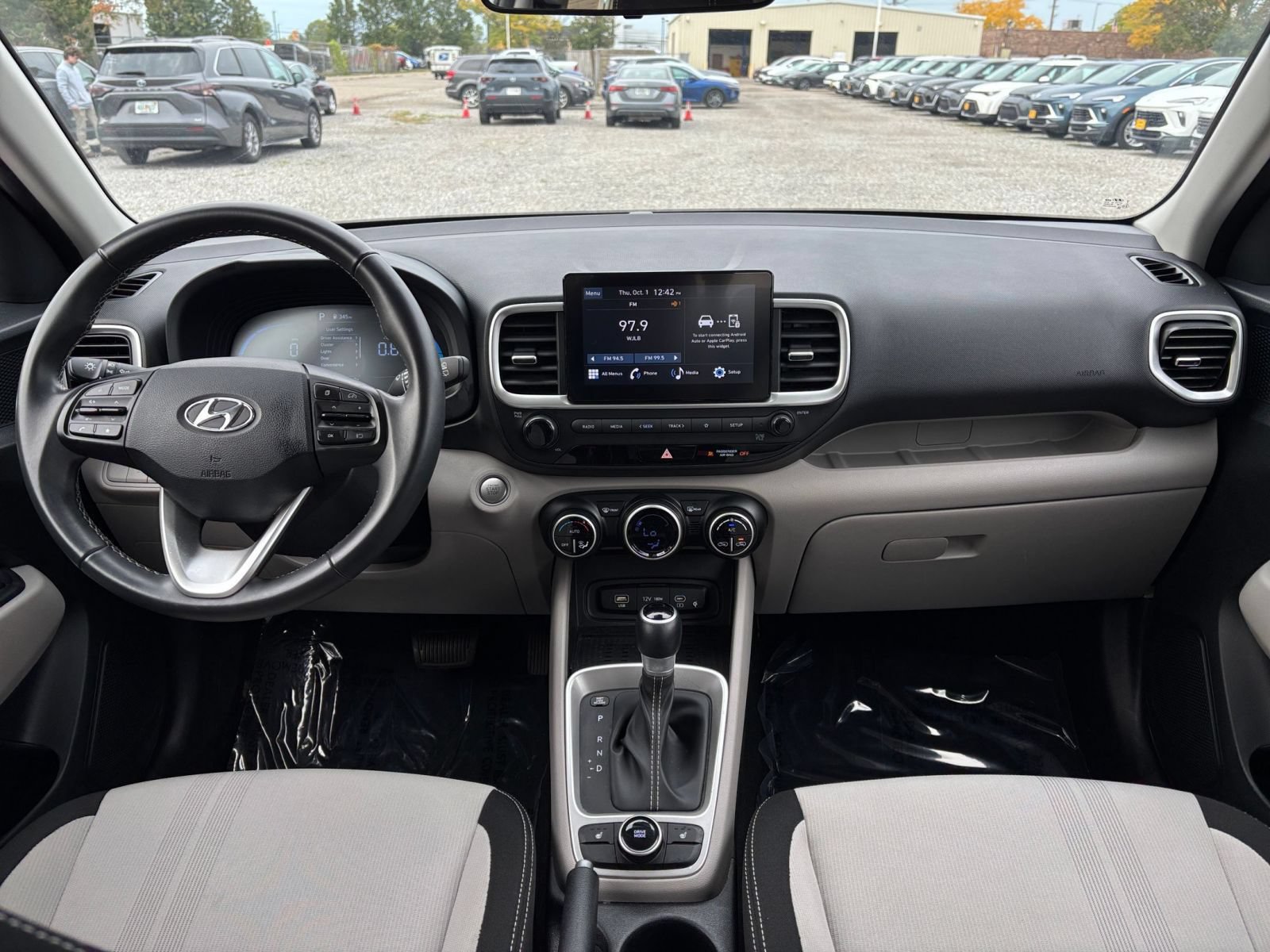 Used 2026 Hyundai Venue SEL FWD image 32