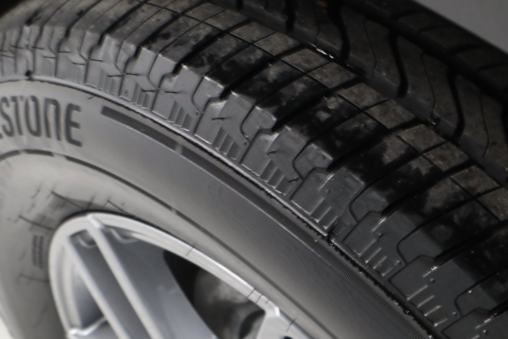 Used 2025 GMC Acadia Elevation image 17