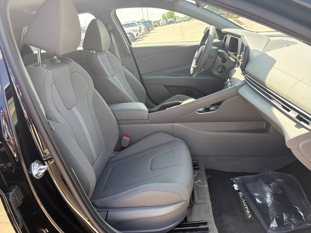 New 2026 Hyundai Elantra SE FWD image 35