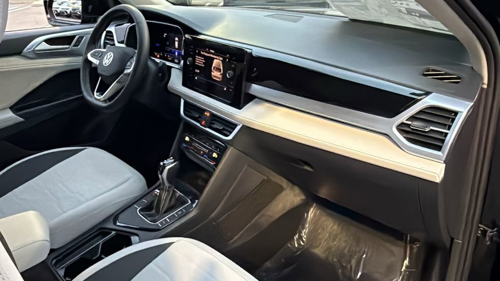 New 2026 Volkswagen Taos SE image 30