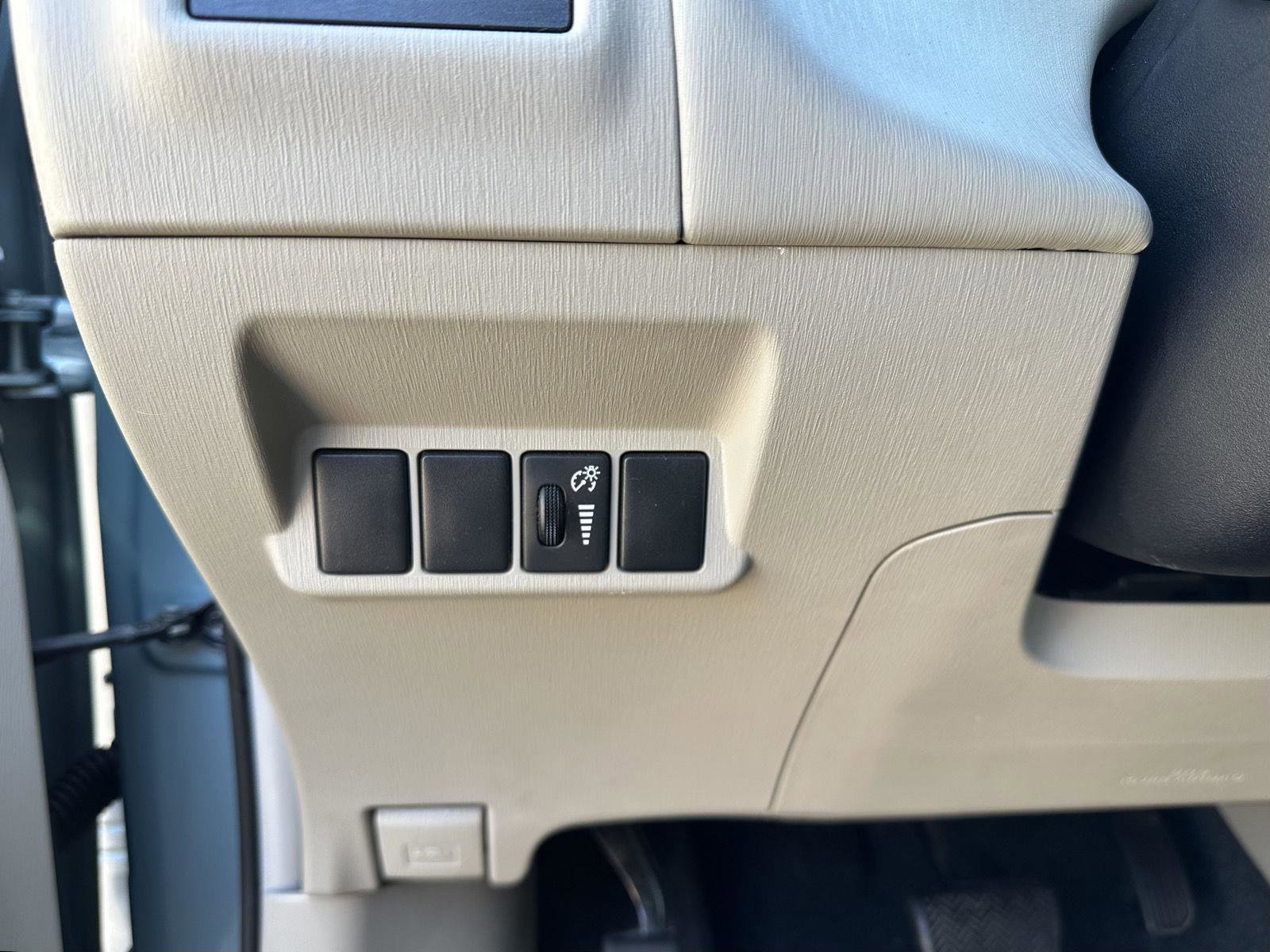 Used 2014 Toyota Prius V Three image 18