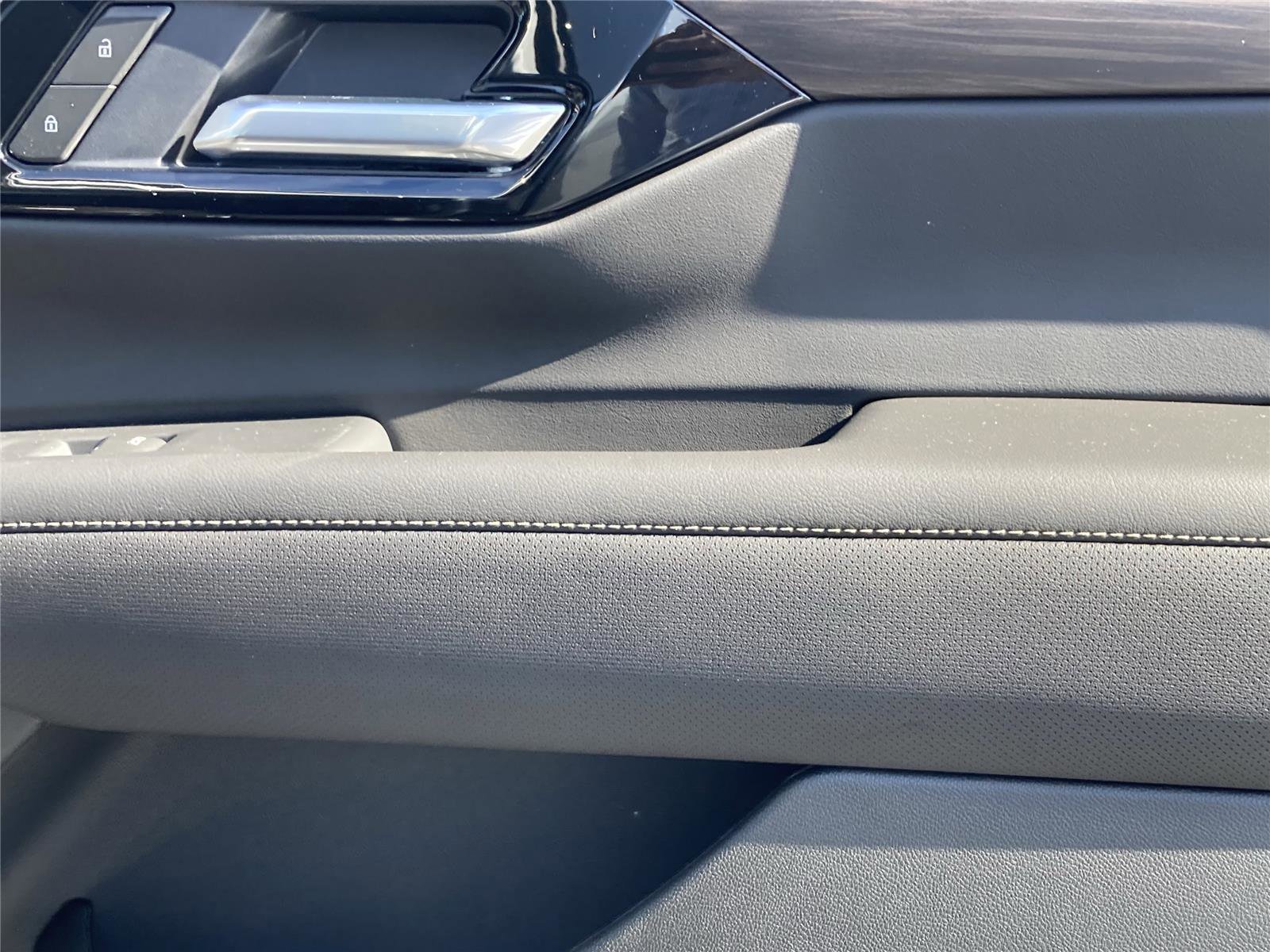 New 2026 Chevrolet Suburban Premier image 30