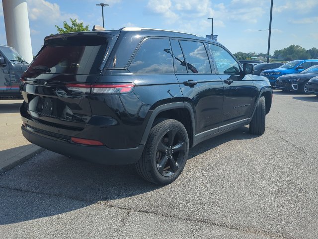 Used 2024 Jeep Grand Cherokee Limited w/ Luxury Tech Group II AWD/4WD image 32