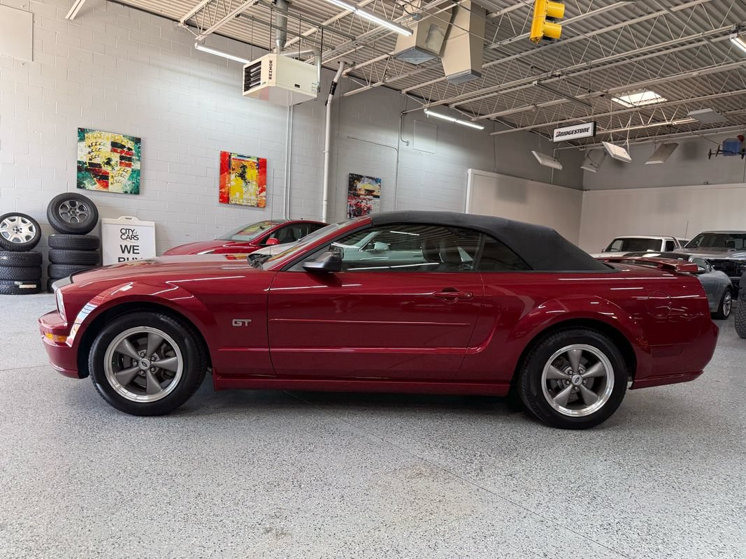 Used 2005 Ford Mustang GT RWD image 3