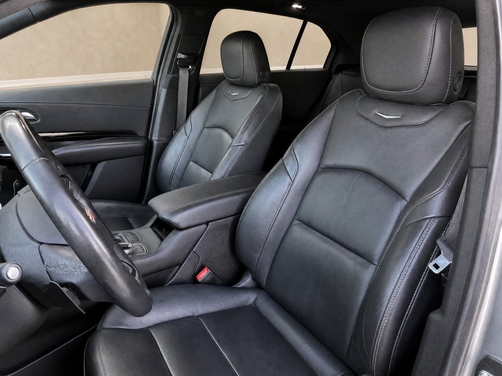 Used 2024 Cadillac XT4 Luxury w/ Cold Weather Package FWD image 11
