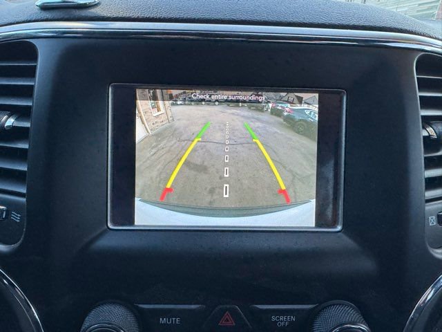 Used 2018 Jeep Grand Cherokee Laredo image 16