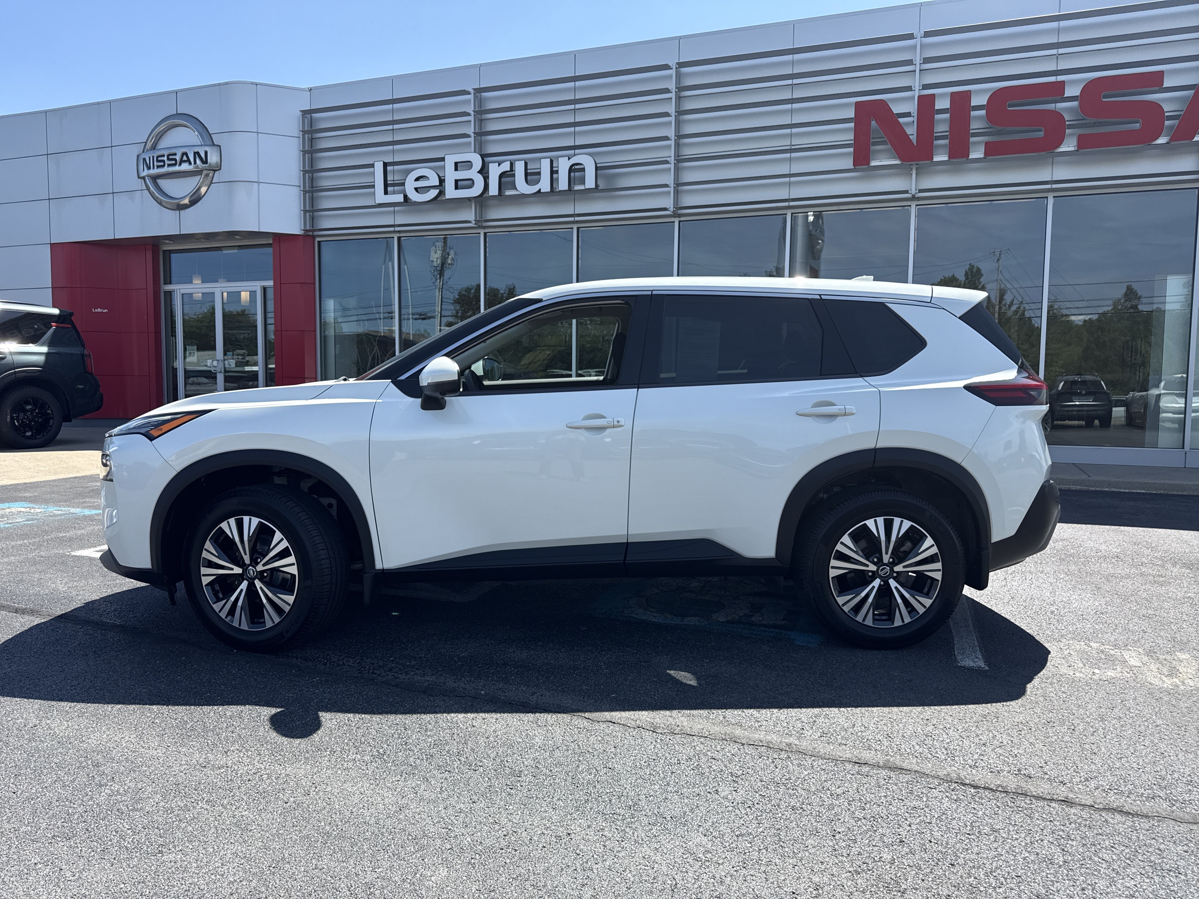 Used 2021 Nissan Rogue SV AWD/4WD image 2