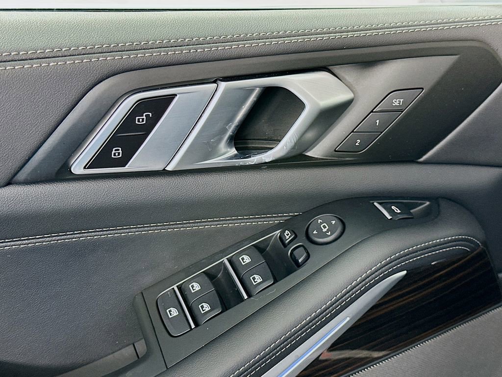 Used 2025 BMW X5 xDrive50e image 18