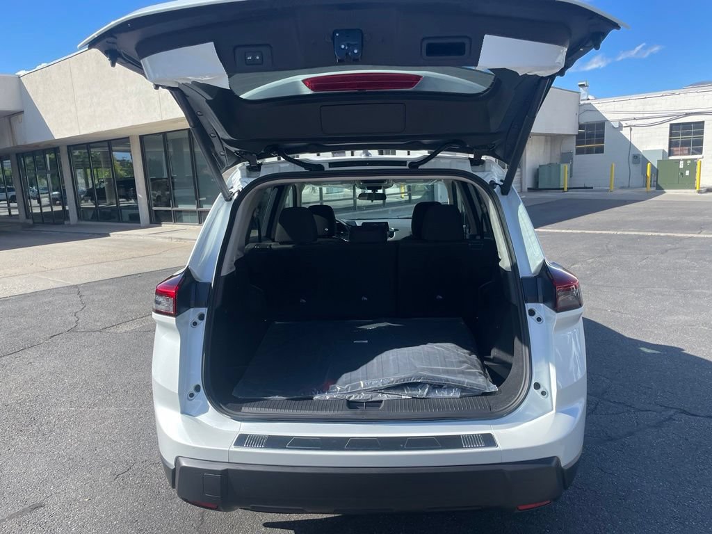 New 2026 Nissan Rogue SV AWD/4WD image 25