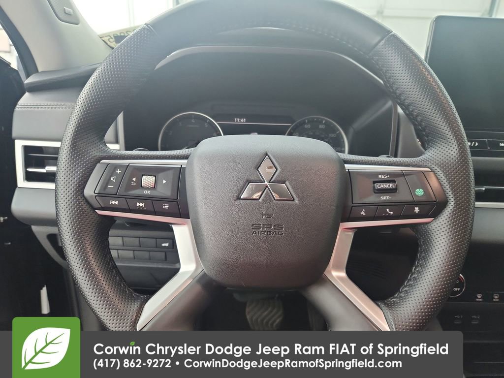 Used 2025 Mitsubishi Outlander SE image 22