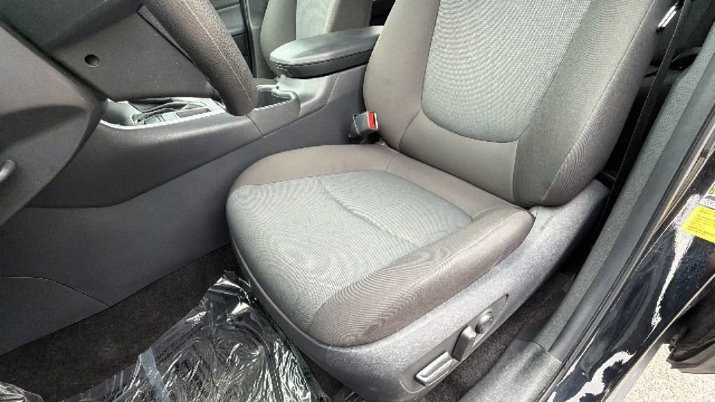 Certified 2025 Toyota RAV4 XLE FWD image 19
