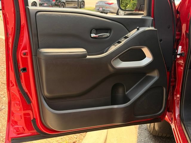 Used 2022 Nissan Frontier SV w/ Technology Package RWD image 23