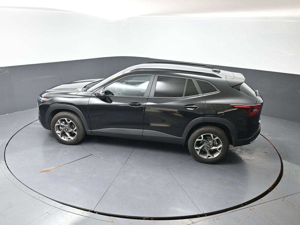 Used 2025 Chevrolet Trax LT FWD image 47