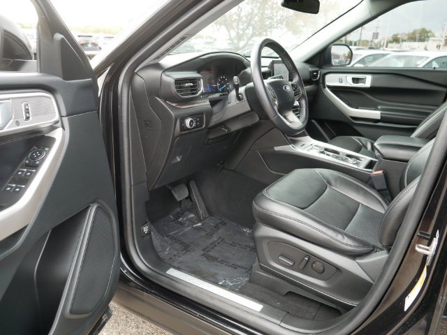 Used 2023 Ford Explorer Limited AWD/4WD image 12