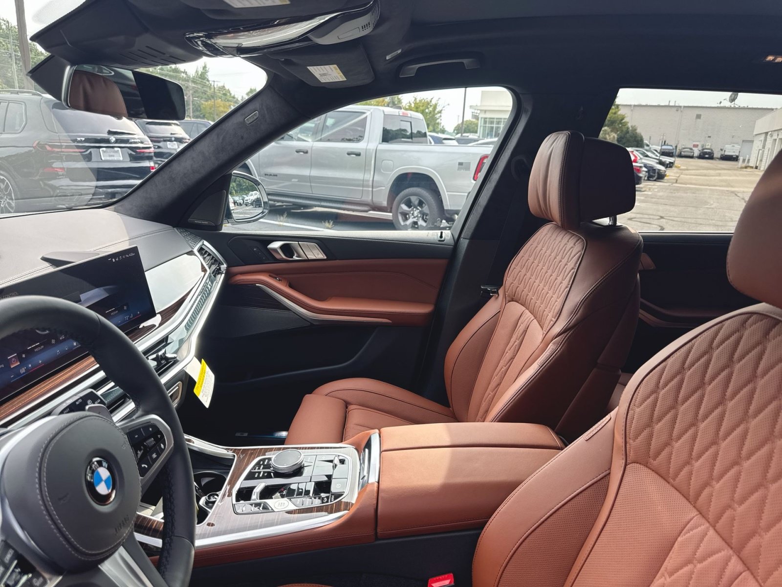 New 2027 BMW X7 xDrive40i w/ M Sport Package AWD/4WD image 2