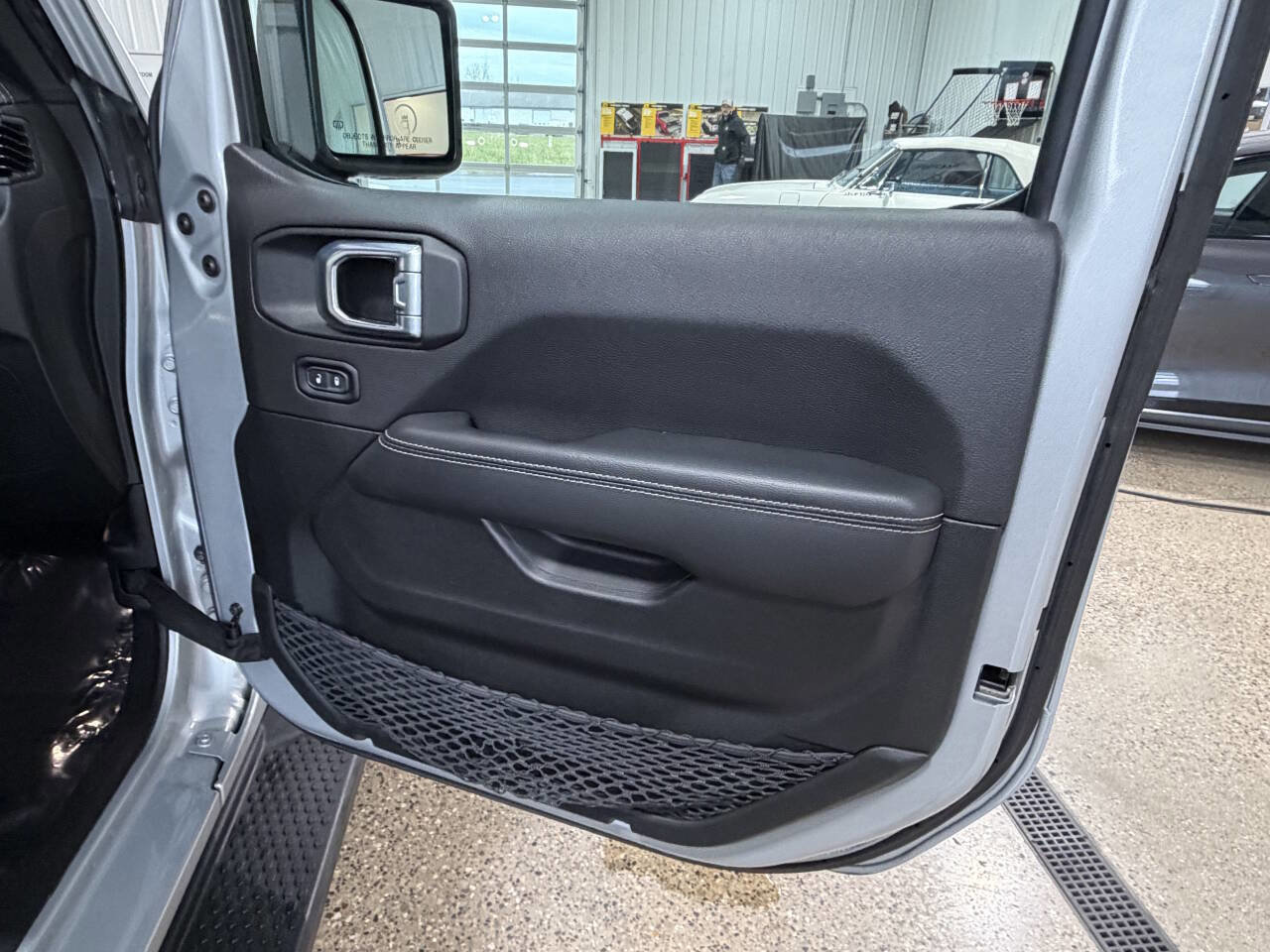 Used 2023 Jeep Wrangler Unlimited Sahara w/ Cold Weather Group image 16