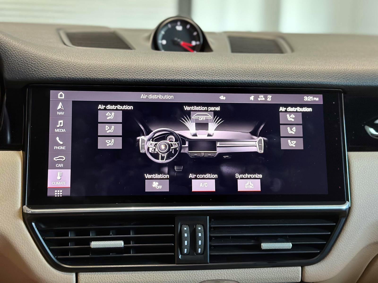 Certified 2021 Porsche Cayenne image 24