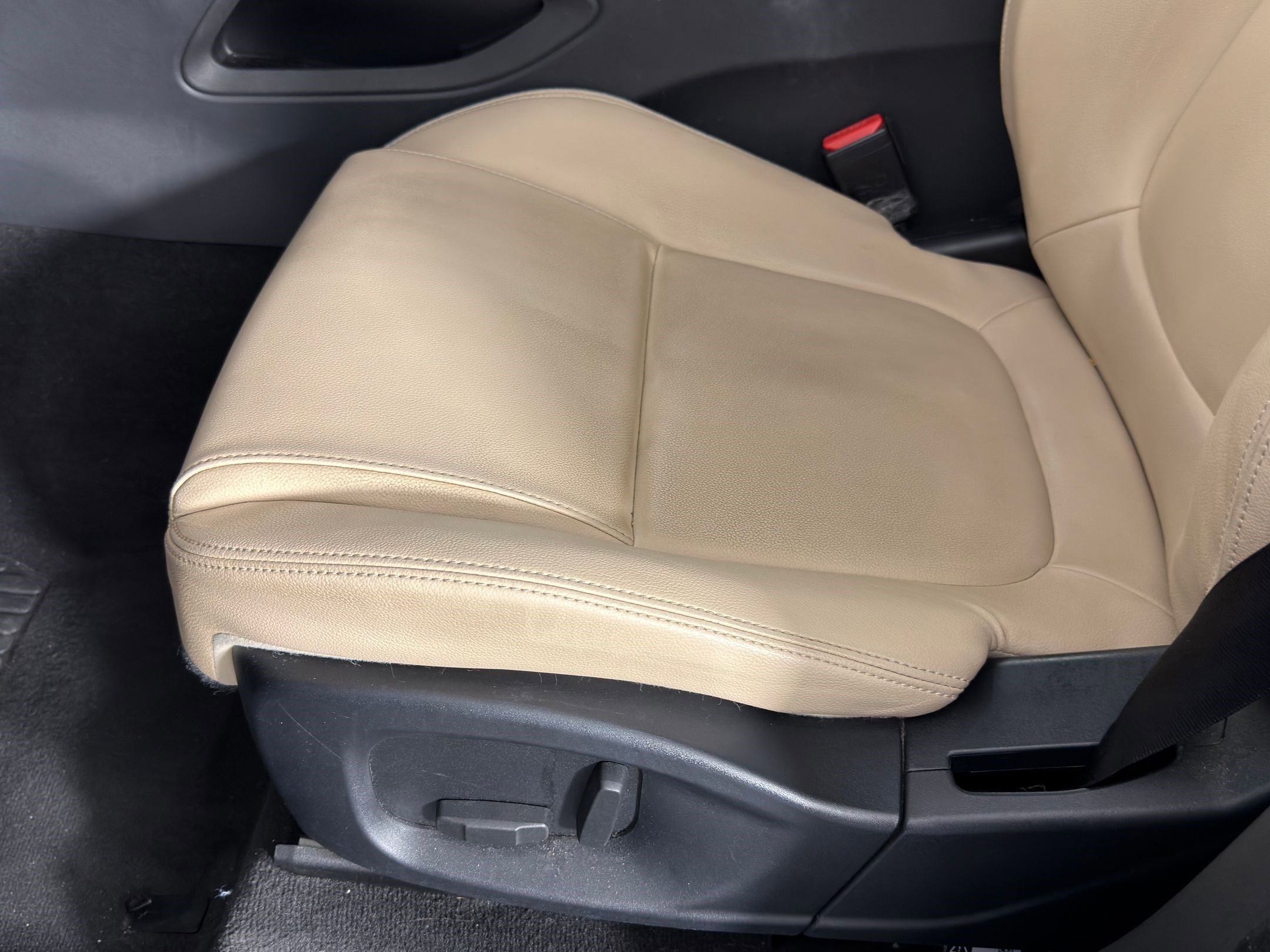 Used 2017 Jaguar F-PACE Premium image 13