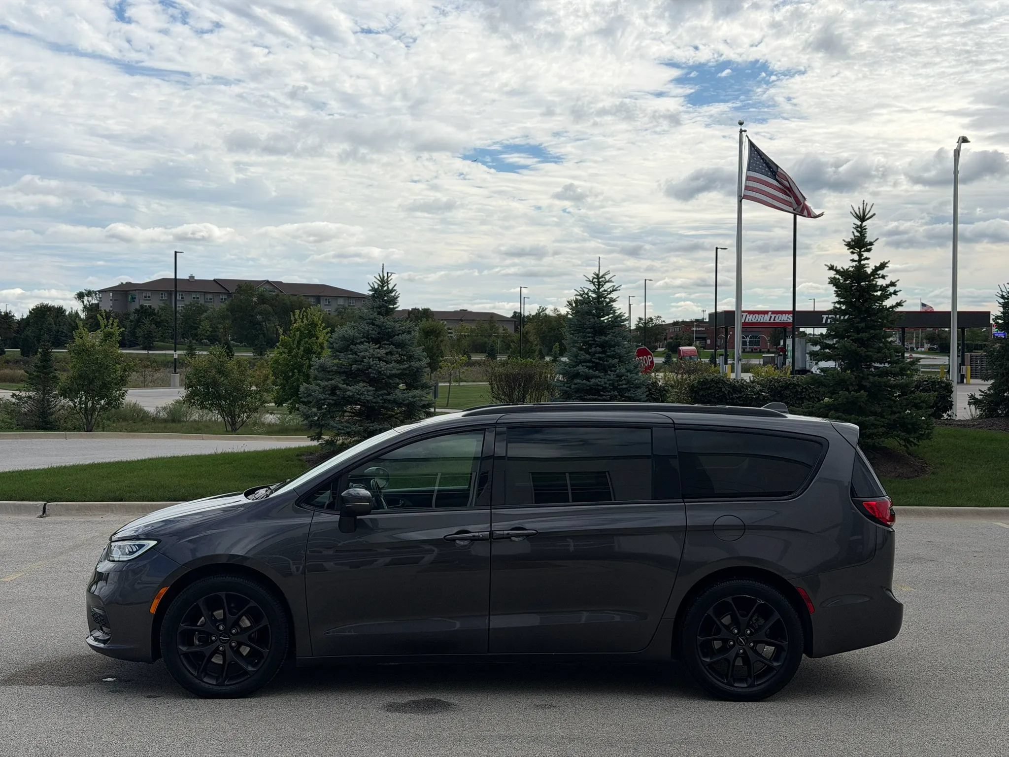 Used 2021 Chrysler Pacifica Touring w/ S Appearance Package FWD image 8