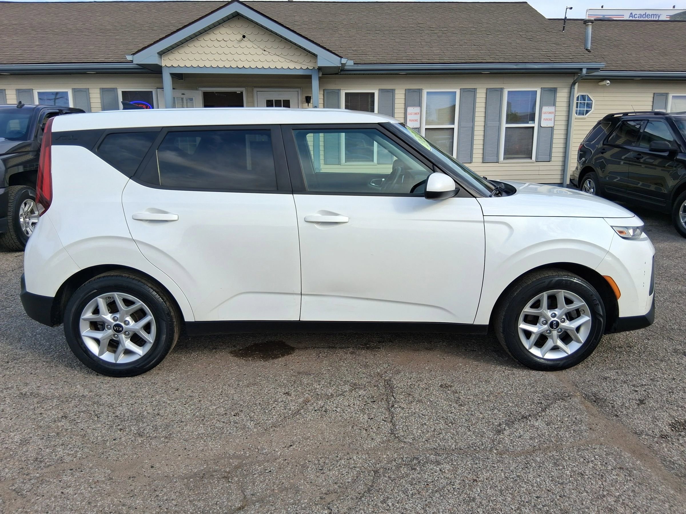 Used 2020 Kia Soul S FWD image 5