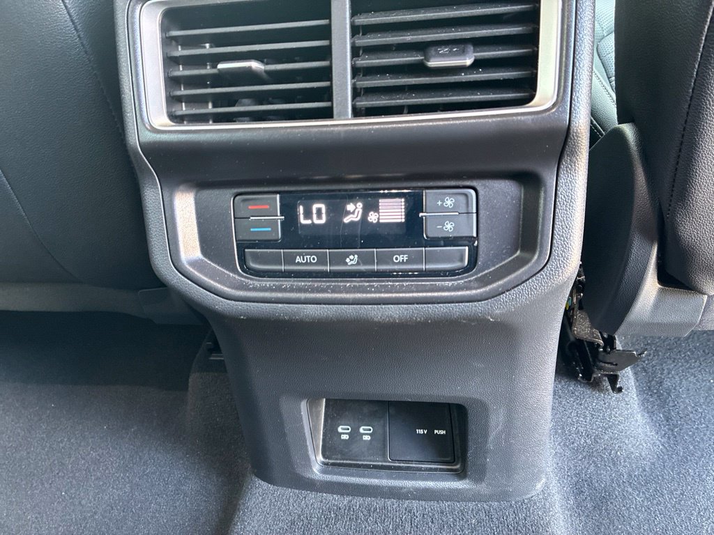 Used 2026 Volkswagen Atlas SE AWD/4WD image 35