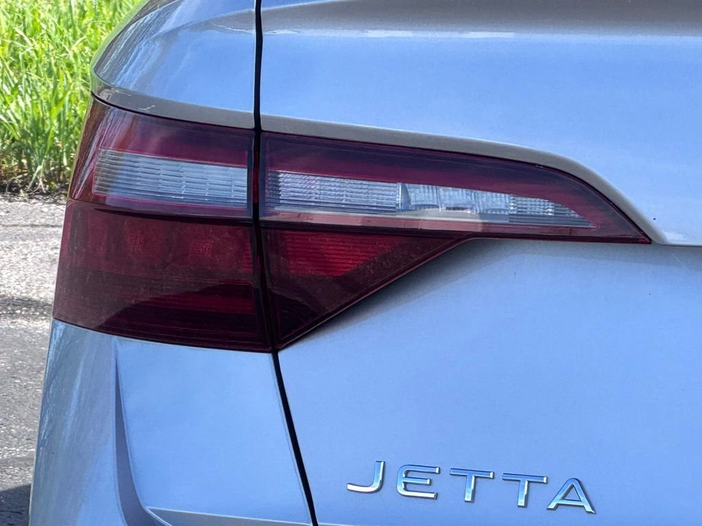 Used 2023 Volkswagen Jetta Sport image 11