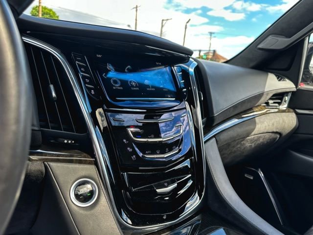 Used 2017 Cadillac Escalade Platinum AWD/4WD image 18
