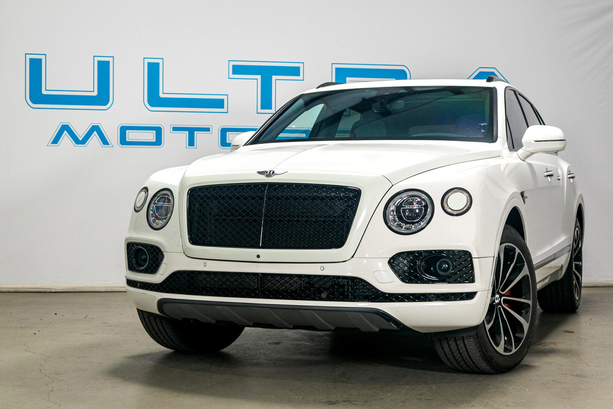 Used 2017 Bentley Bentayga image 3