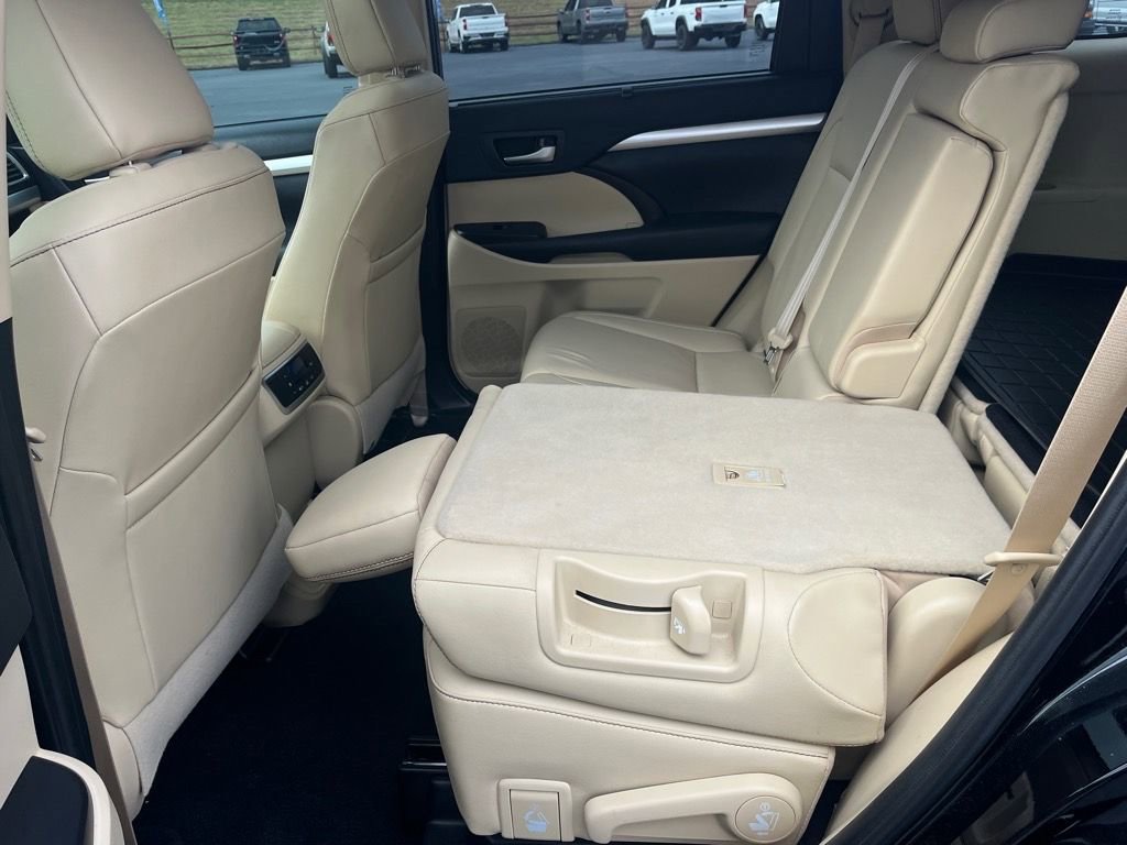 Used 2019 Toyota Highlander AWD V6 image 25