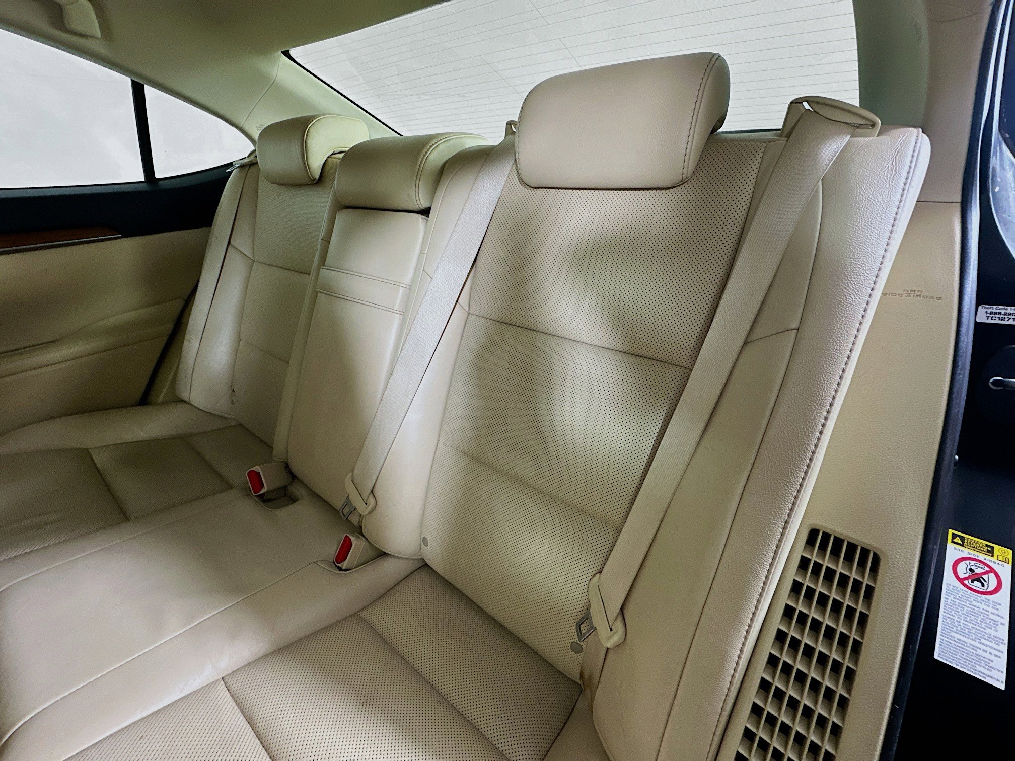 Used 2015 Lexus ES 300h image 25