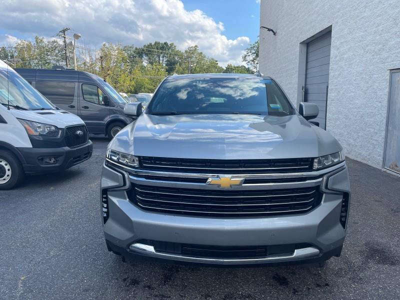 Used 2024 Chevrolet Suburban LT image 2