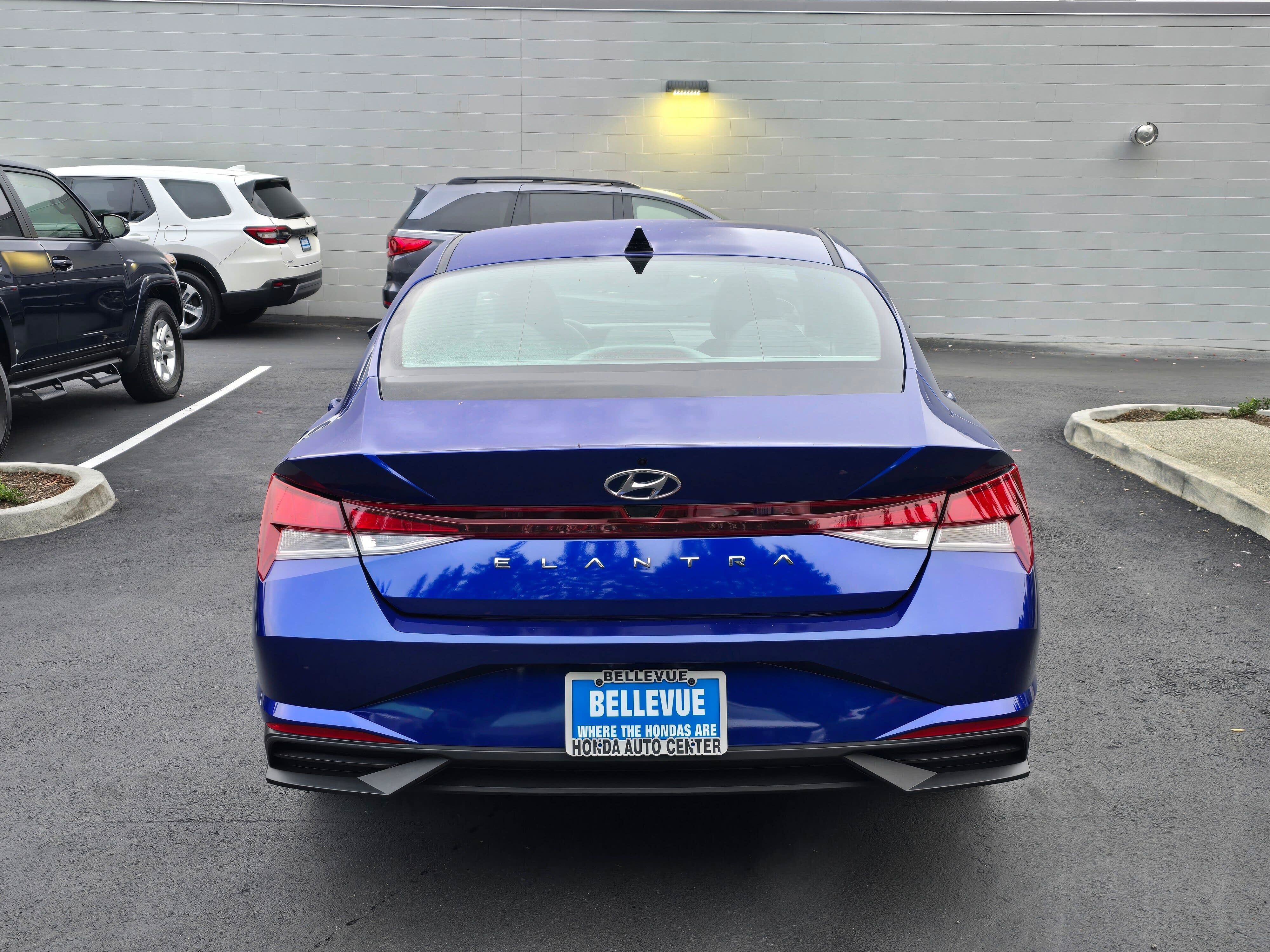 Used 2022 Hyundai Elantra SE FWD image 6