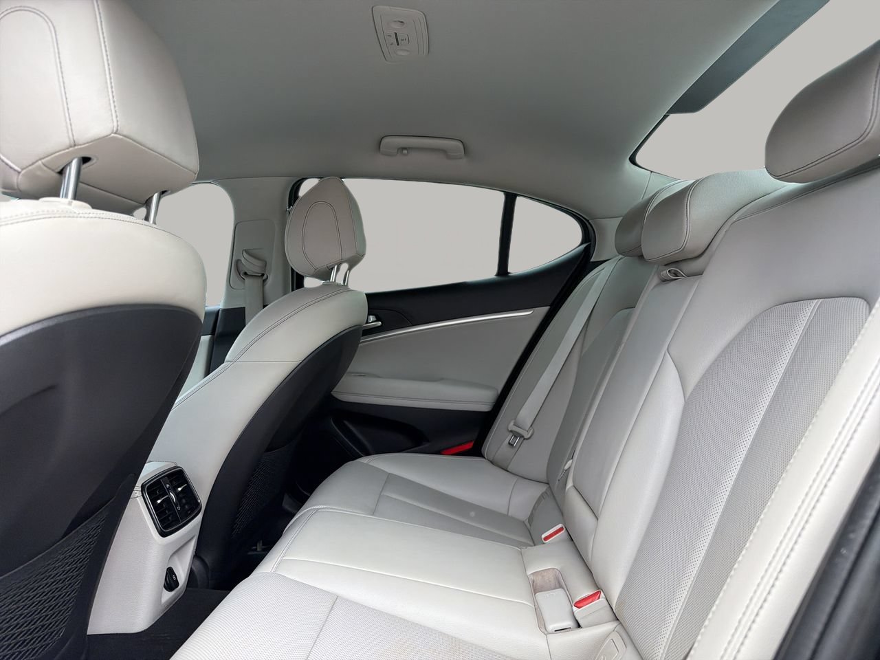 Used 2019 Genesis G70 2.0T Advanced RWD image 16