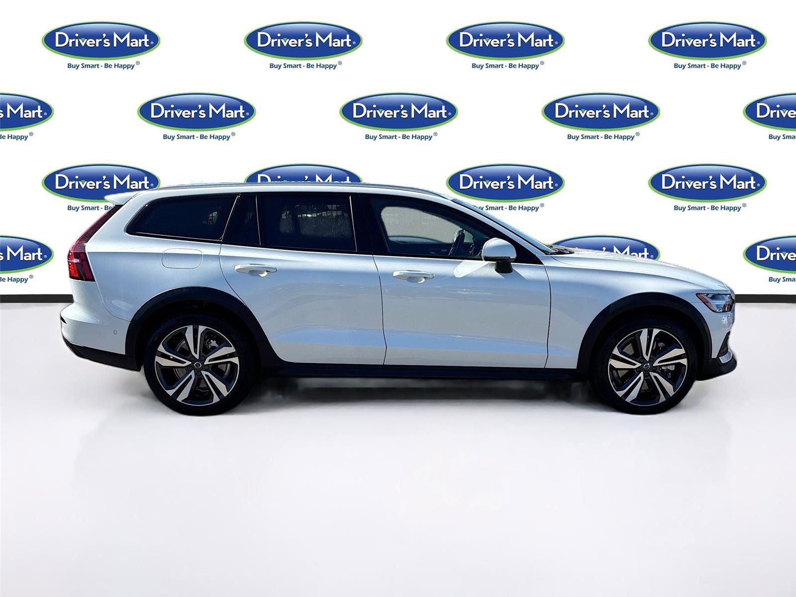 Used 2025 Volvo V60 B5 Cross Country Plus image 8