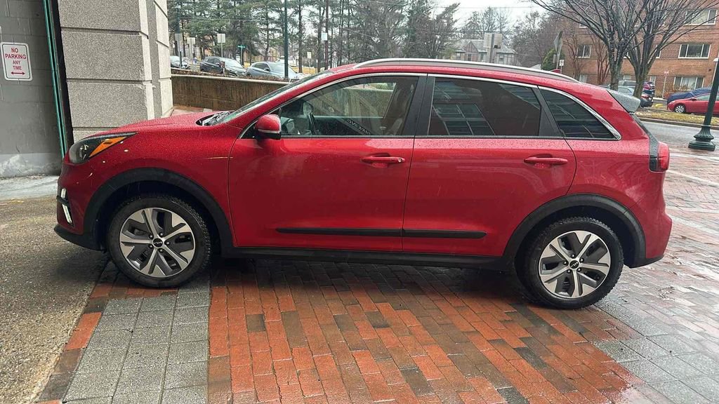 Used 2022 Kia Niro EX Premium w/ Cold Weather Package image 6