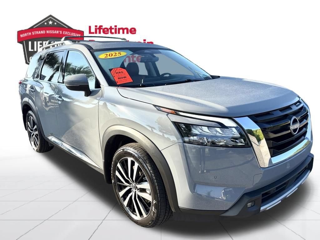 Certified 2025 Nissan Pathfinder Platinum FWD image 11