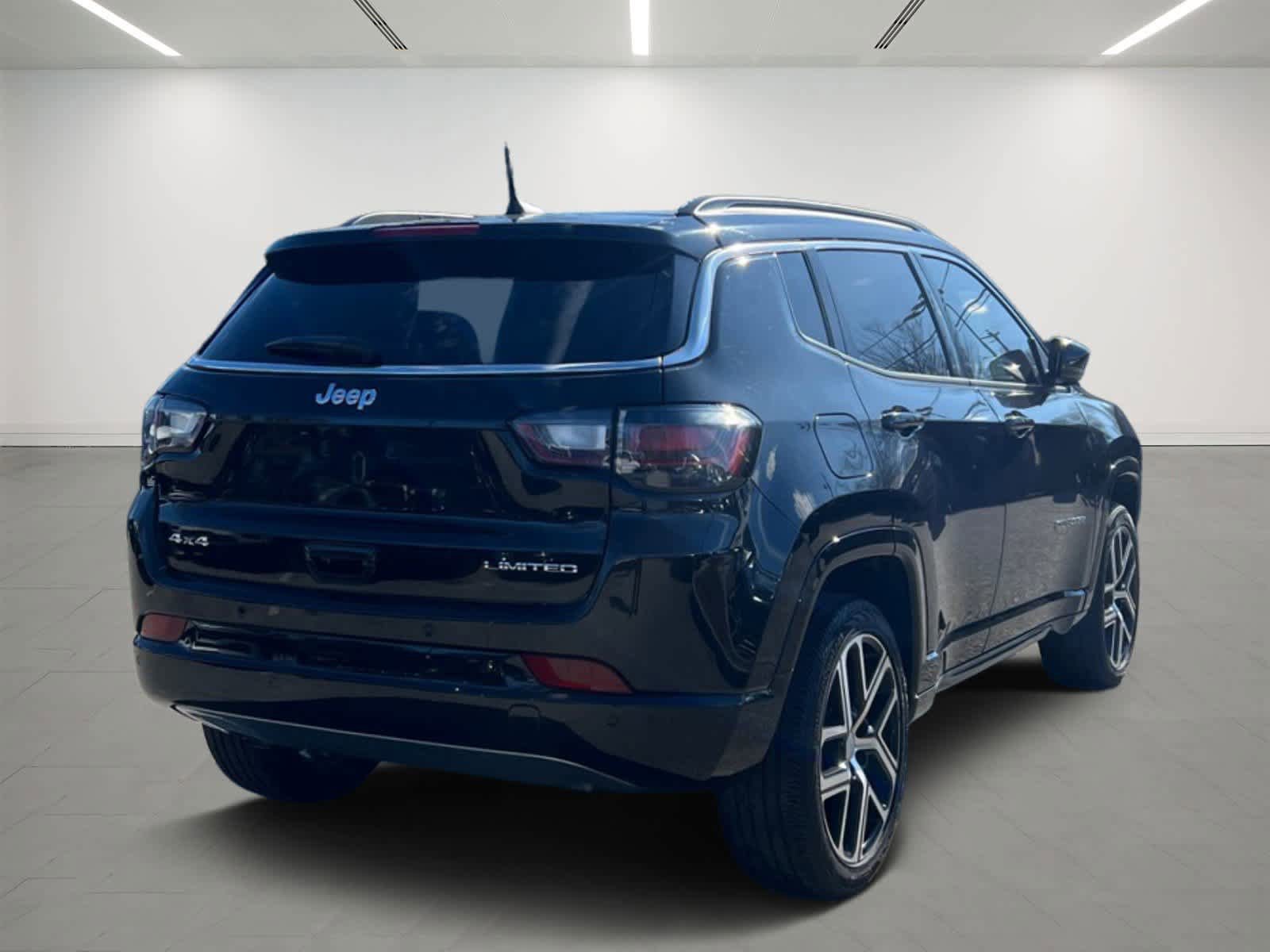 Used 2024 Jeep Compass Limited w/ Elite Group AWD/4WD image 6