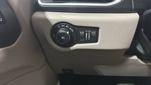 Used 2024 Chrysler Pacifica Touring-L FWD image 13