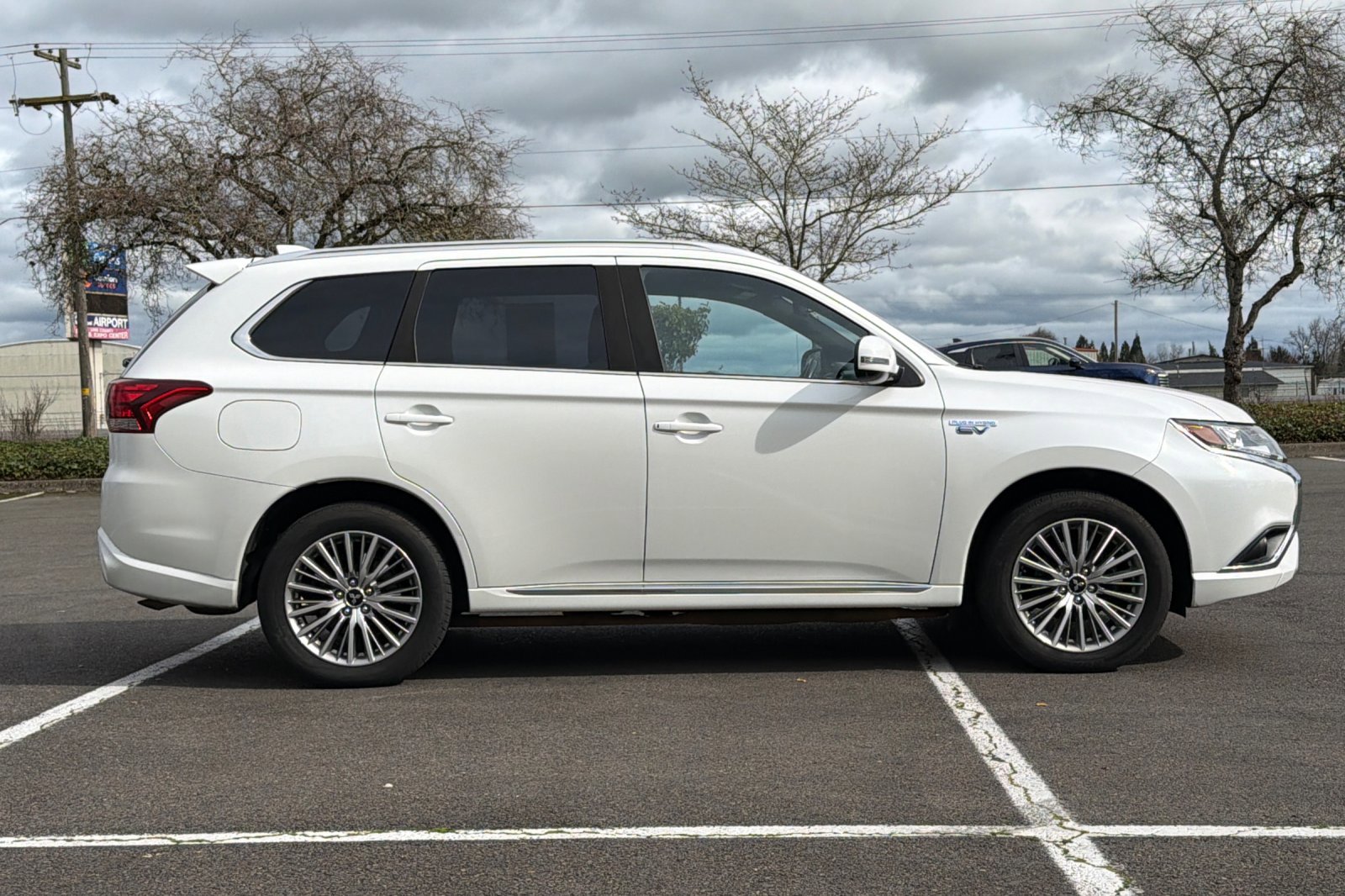 Used 2020 Mitsubishi Outlander SEL image 3