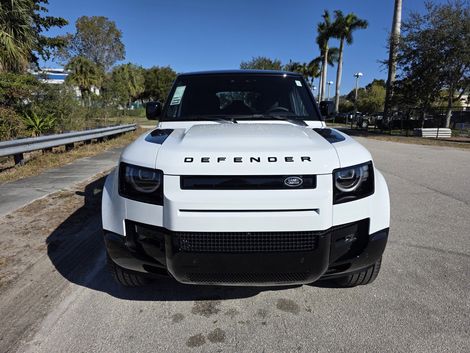 New 2026 Land Rover Defender 110 X-Dynamic SE image 8