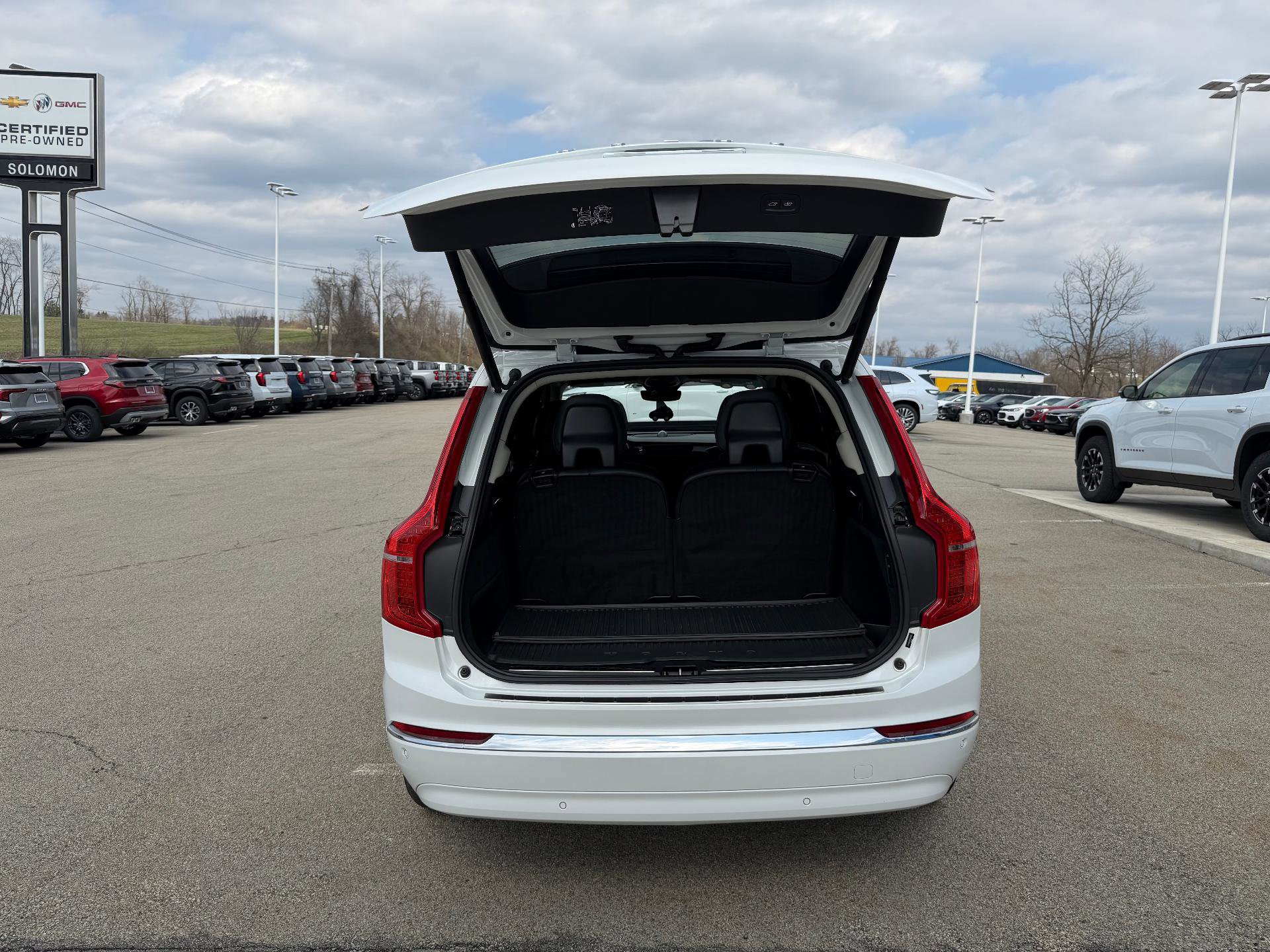 Used 2023 Volvo XC90 T8 Ultimate w/ Protection Package Premier image 12