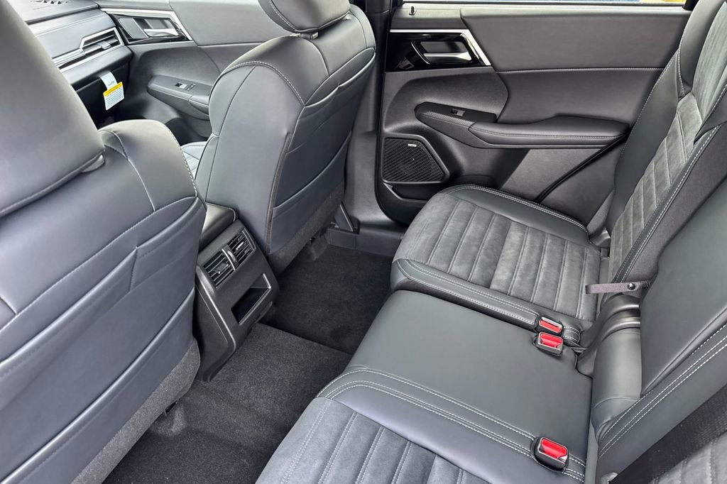 New 2026 Mitsubishi Outlander SE AWD/4WD image 12