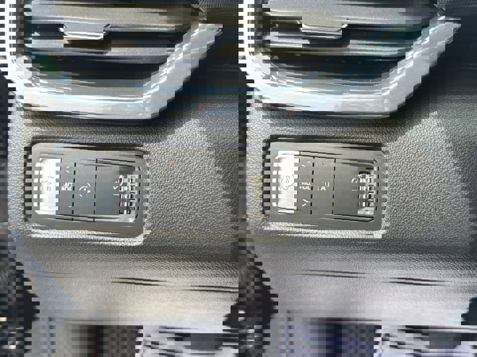 Used 2025 GMC Acadia Elevation FWD image 27