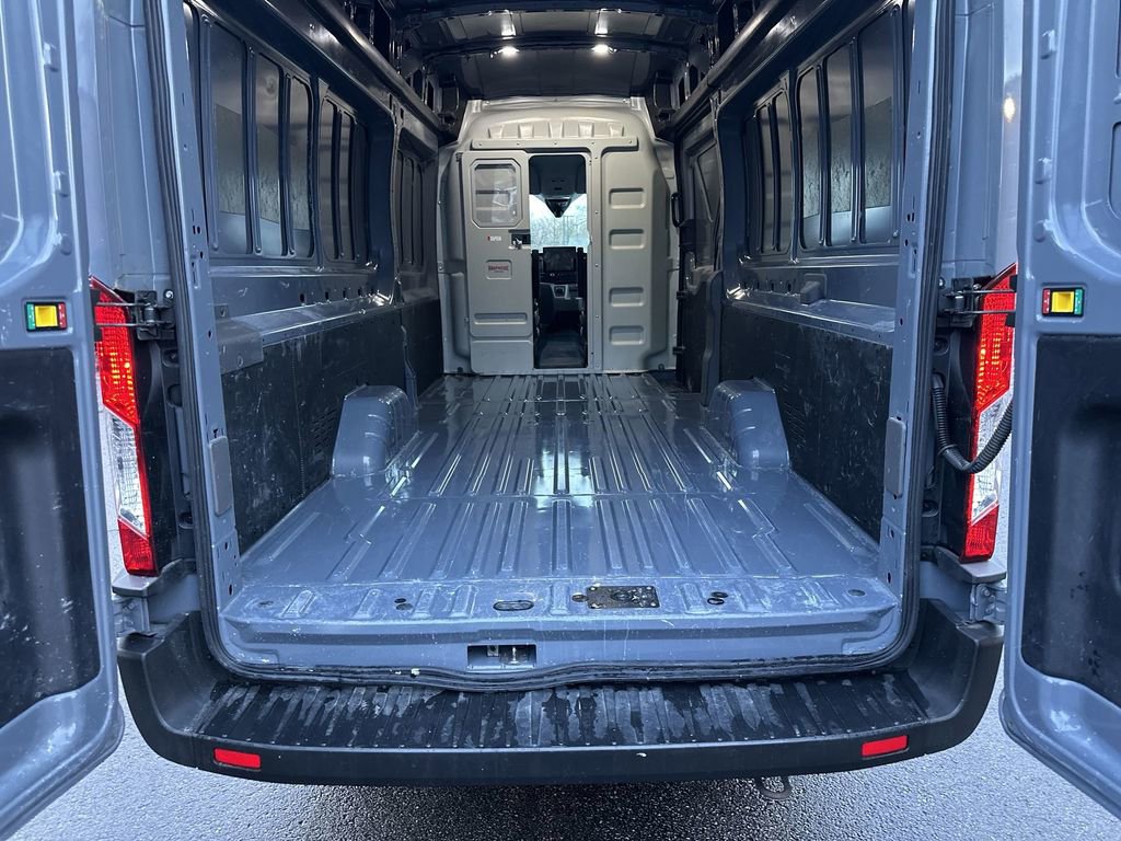 Used 2022 Ford E-Transit 148 High Roof Extended image 21