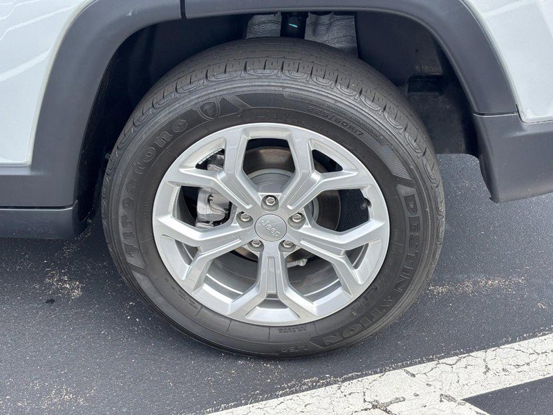 Used 2024 Jeep Compass Latitude image 7